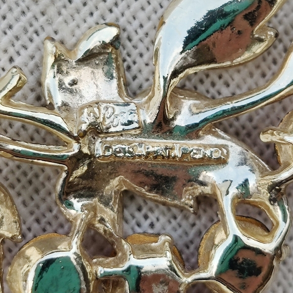 🍒 Vintage Coro Pegasus Red Crystal Necklace - Picture 10 of 11